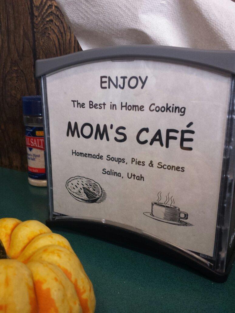 Mom`s Cafe